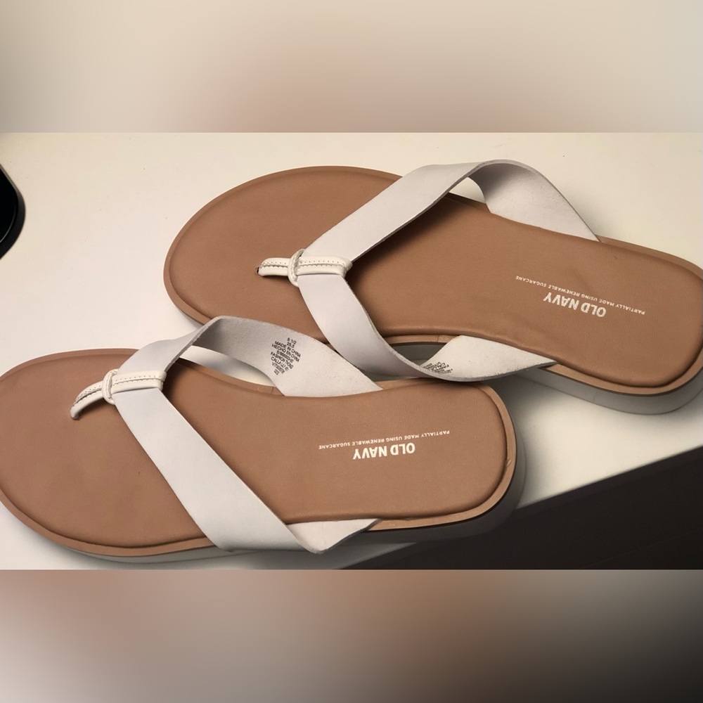 NWOT Women’s Old Navy white sandal size 8.5